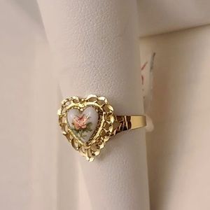 Solid Gold Vintage style enamel heart ring with rose center♥️